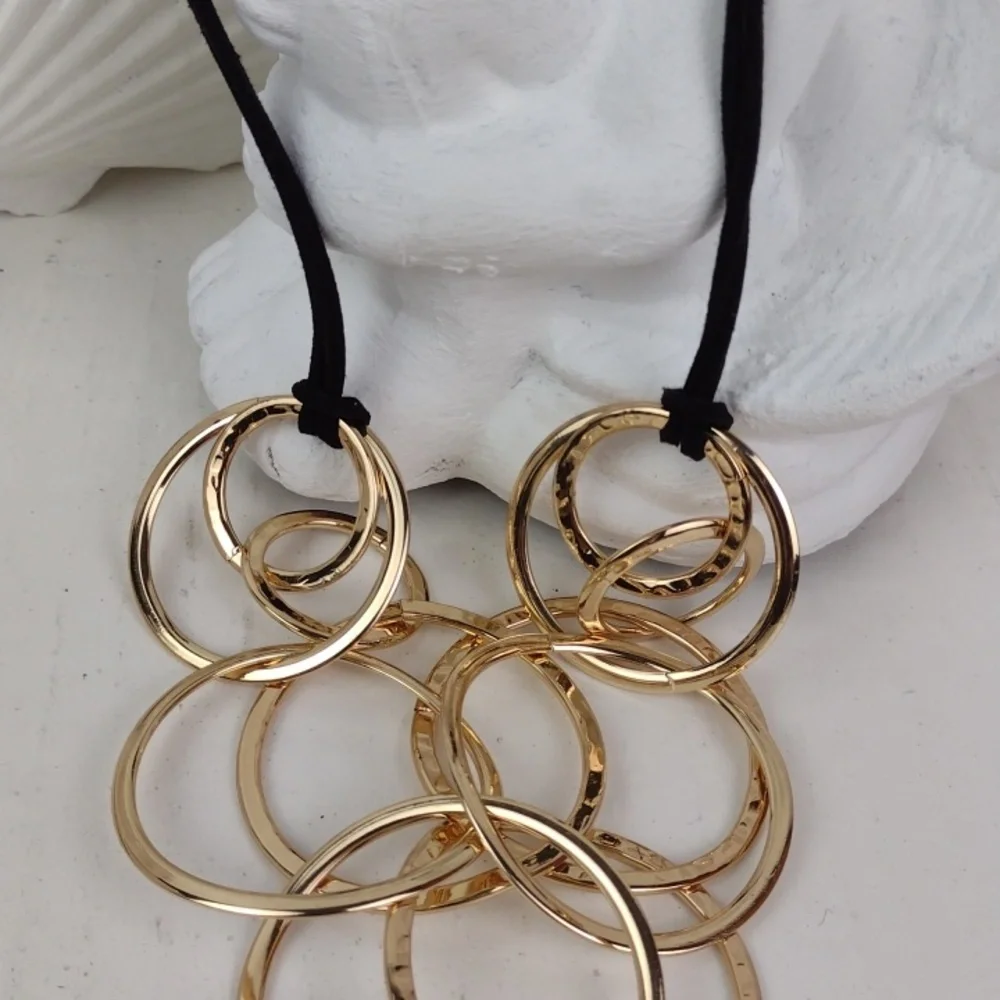 Vibrant Gold Multi-Ring Chain Link Double Layer Black Leather Choker Necklace
